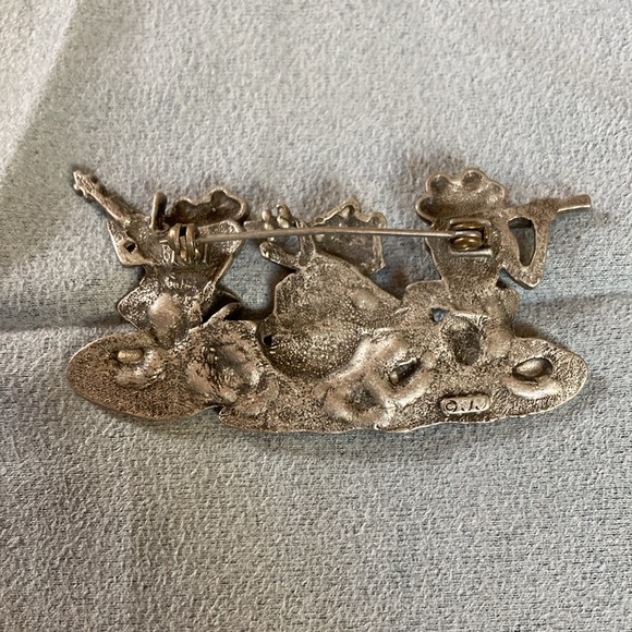 Vintage JJ Jonette Pewter Frog Band Trio Brooch - Picture 2 of 3